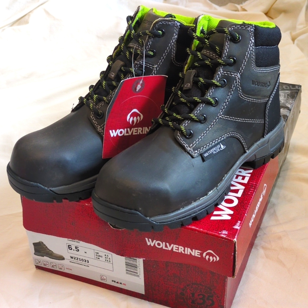 NIB Women's Wolverine Piper boots size 6.5 Black, gray and green